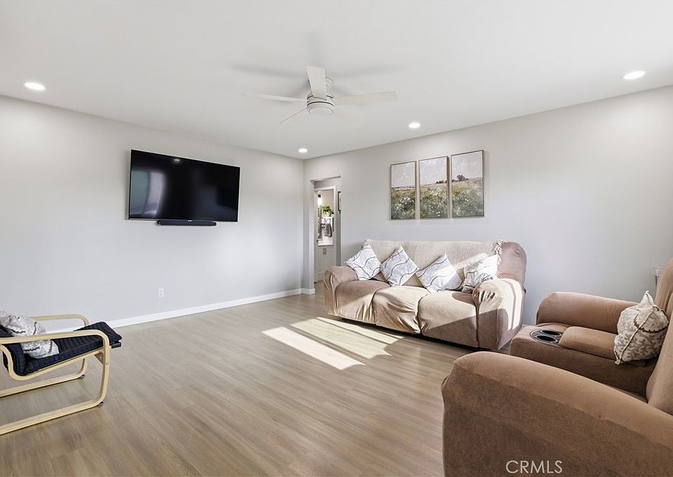 1st image of 5535 Ackerfield Ave Unit 28