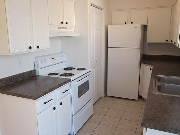 5th image of 871 E Vine St