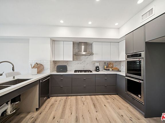 5th image of 1051 S Corning St #501