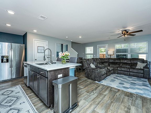 3rd image of 268 Spencer Cir