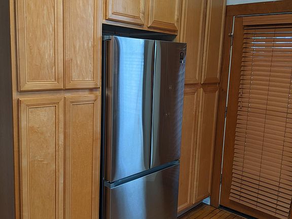2nd image of 3838 N Kenmore Ave #3