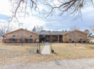 476 Scott St, Tye, TX 79563