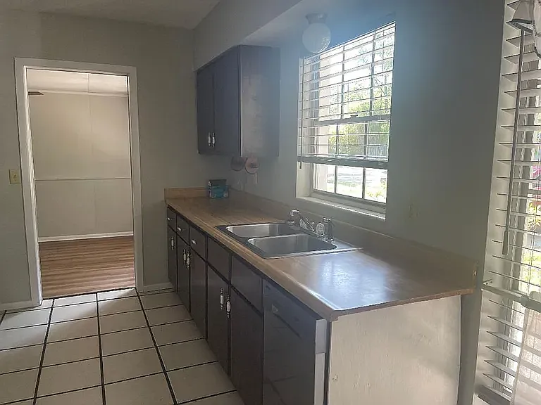 1701 NE 28th Ave — Photo 5