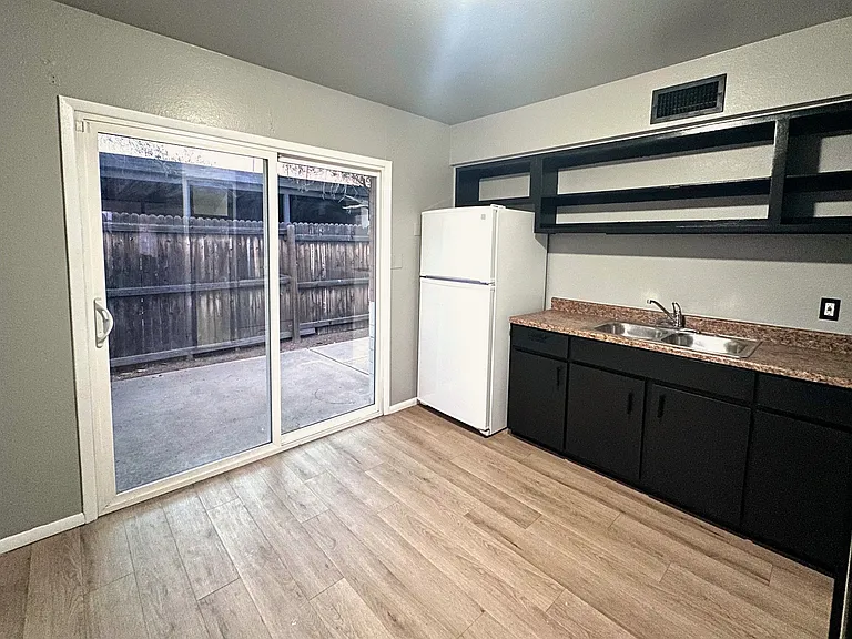 2608 W Ocotillo Rd #A — Photo 2