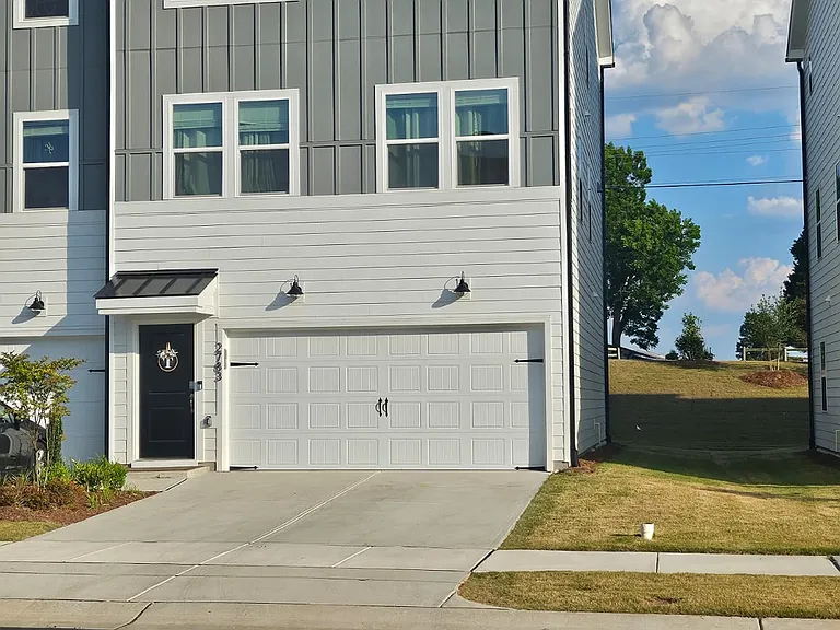 2783 Cassius Dr — Photo 1
