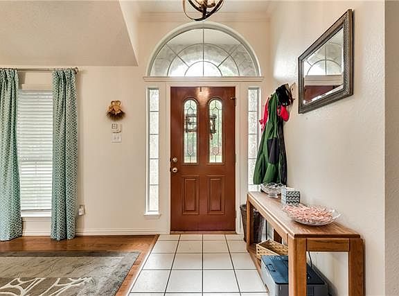 3rd image of 3305 Abingdon Dr