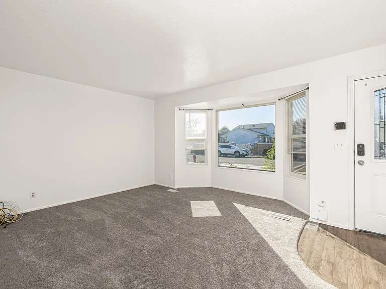 6585 S 5135 W — Photo 2