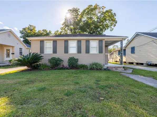 820 Evergreen Dr, Gretna, LA 70053