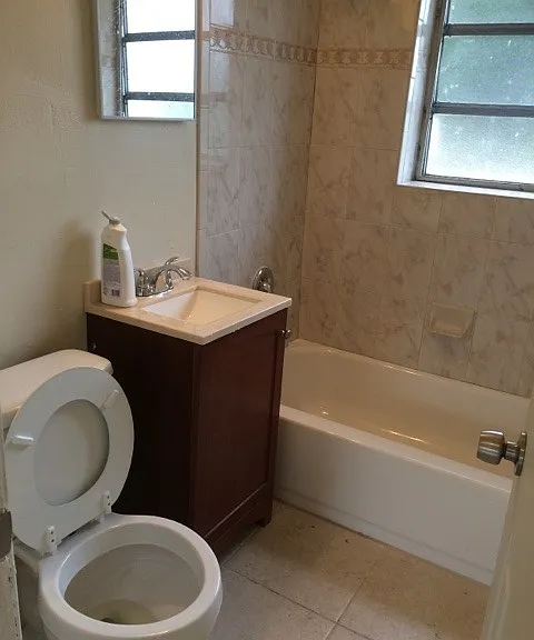 1114 NW 19th Ave — Photo 3