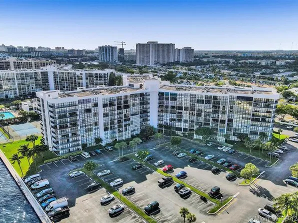 800 Parkview Dr, Hallandale Beach, FL 33009