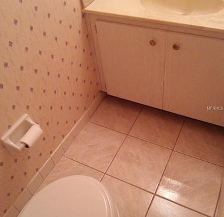 2nd image of 4720 Locust St NE APT 315