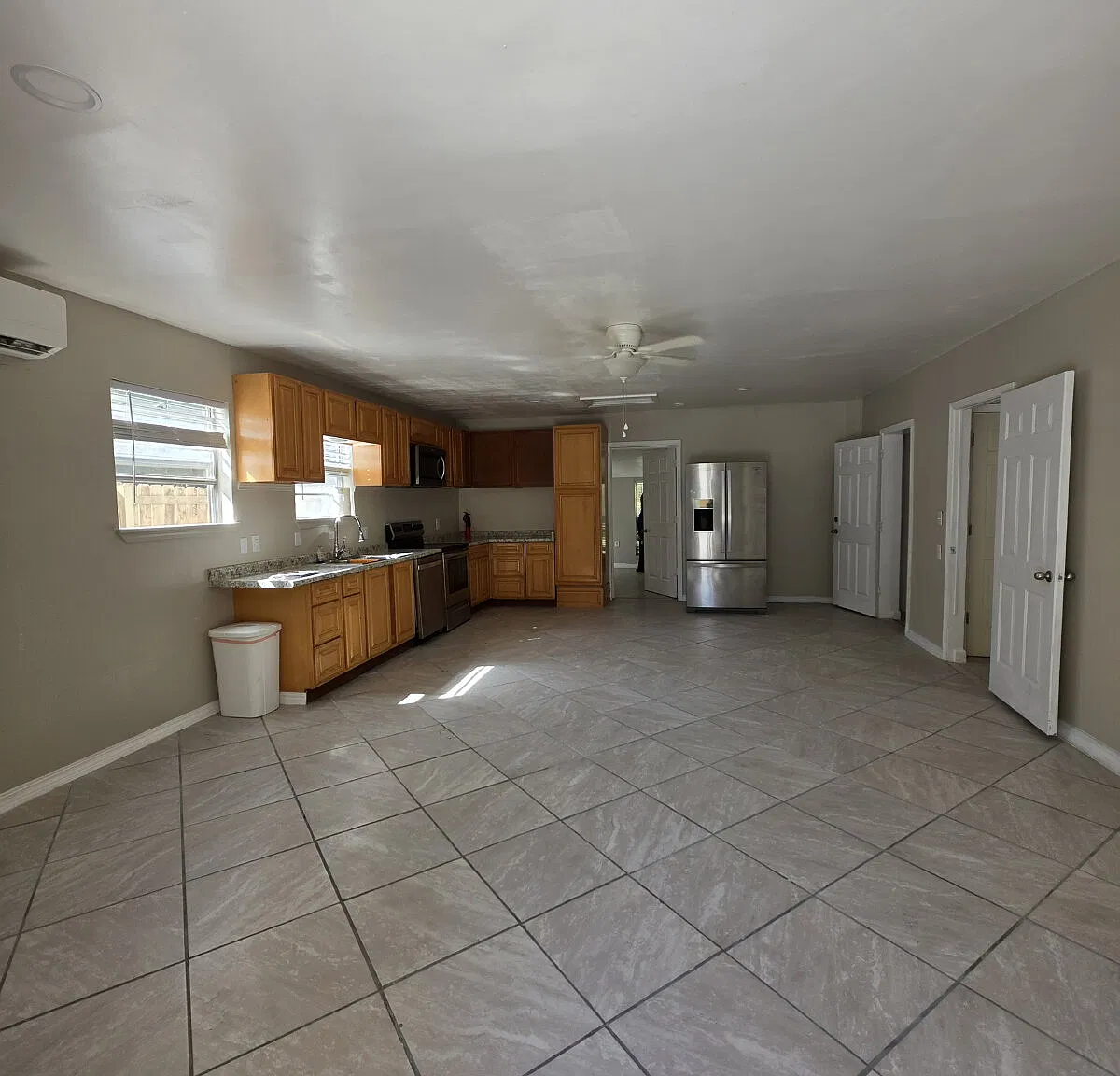 2 bed, 2.0 bath, 800 sqft, $1,300 — Photo 2