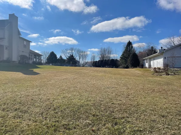95 Holiday Dr, Somonauk, IL 60552