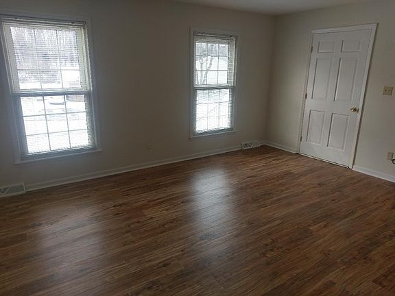 4th image of 255 Meadowview Dr #2