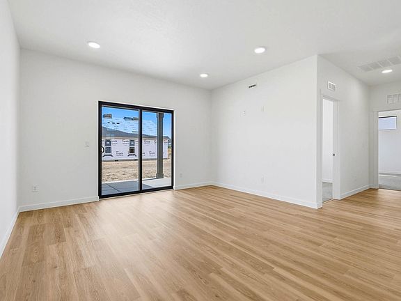 5th image of 1201 Topaz Ave