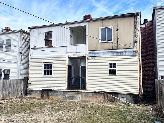 3rd image of 1219 Simms Pl NE