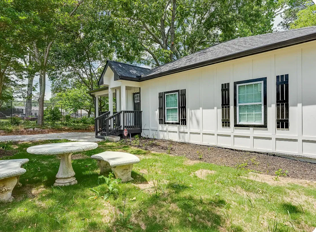 3 bed, 1400 sqft, $1,900 — Photo 2