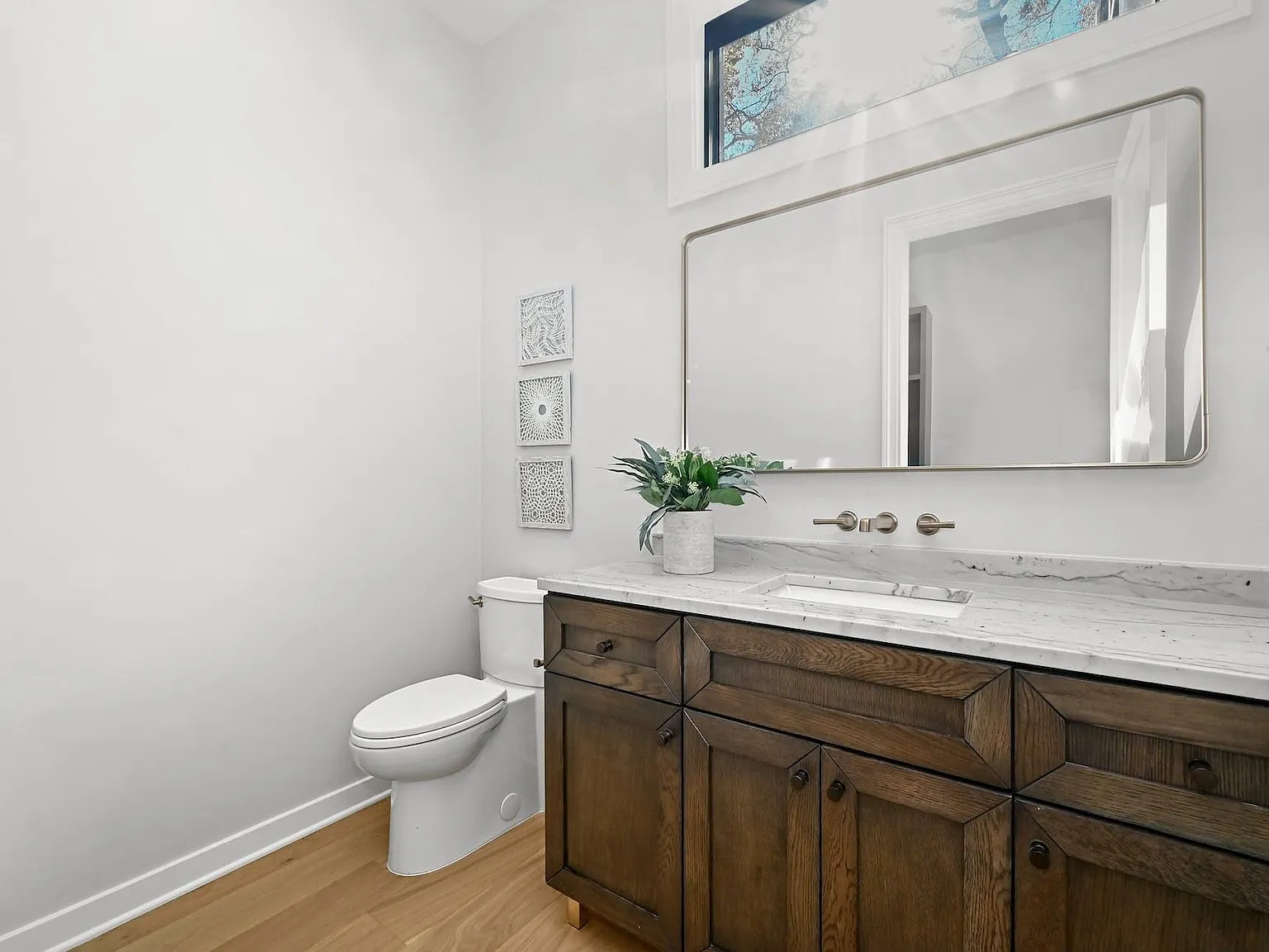 5 bed, 5.5 bath, 4724 sqft, $15,400 — Photo 3