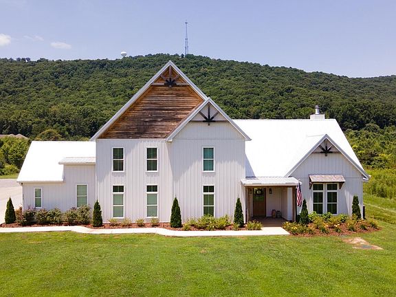 3rd image of 372 Old Big Cove Rd
