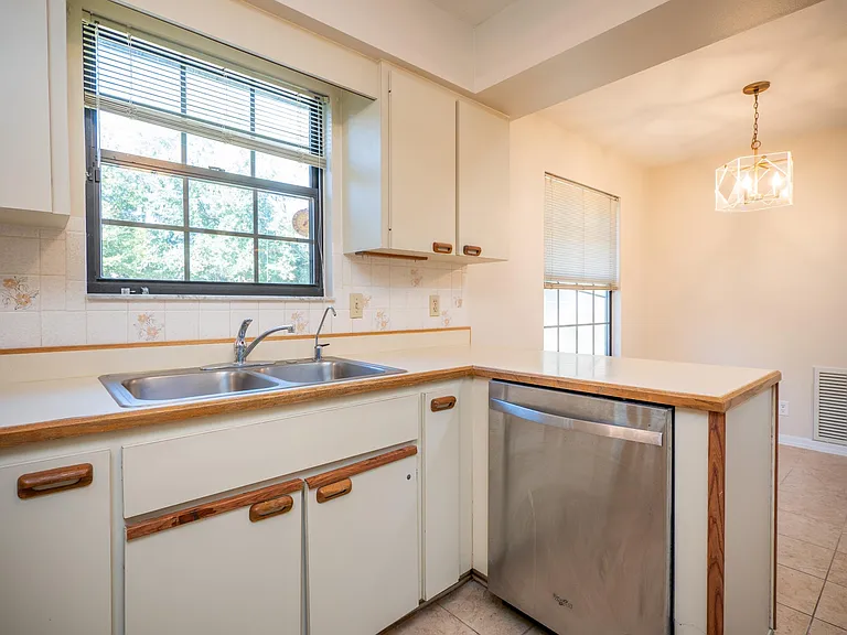 3340 NW 44th Ct — Photo 7
