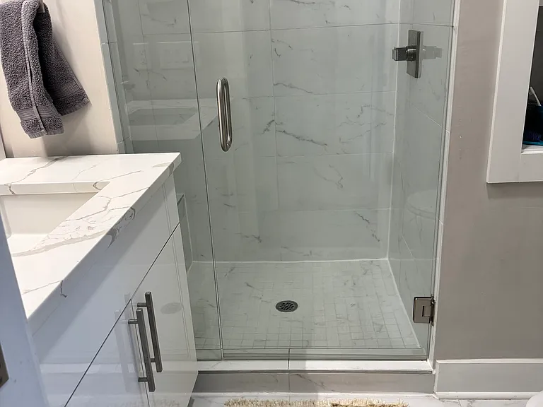 Upstairs hall bathroom