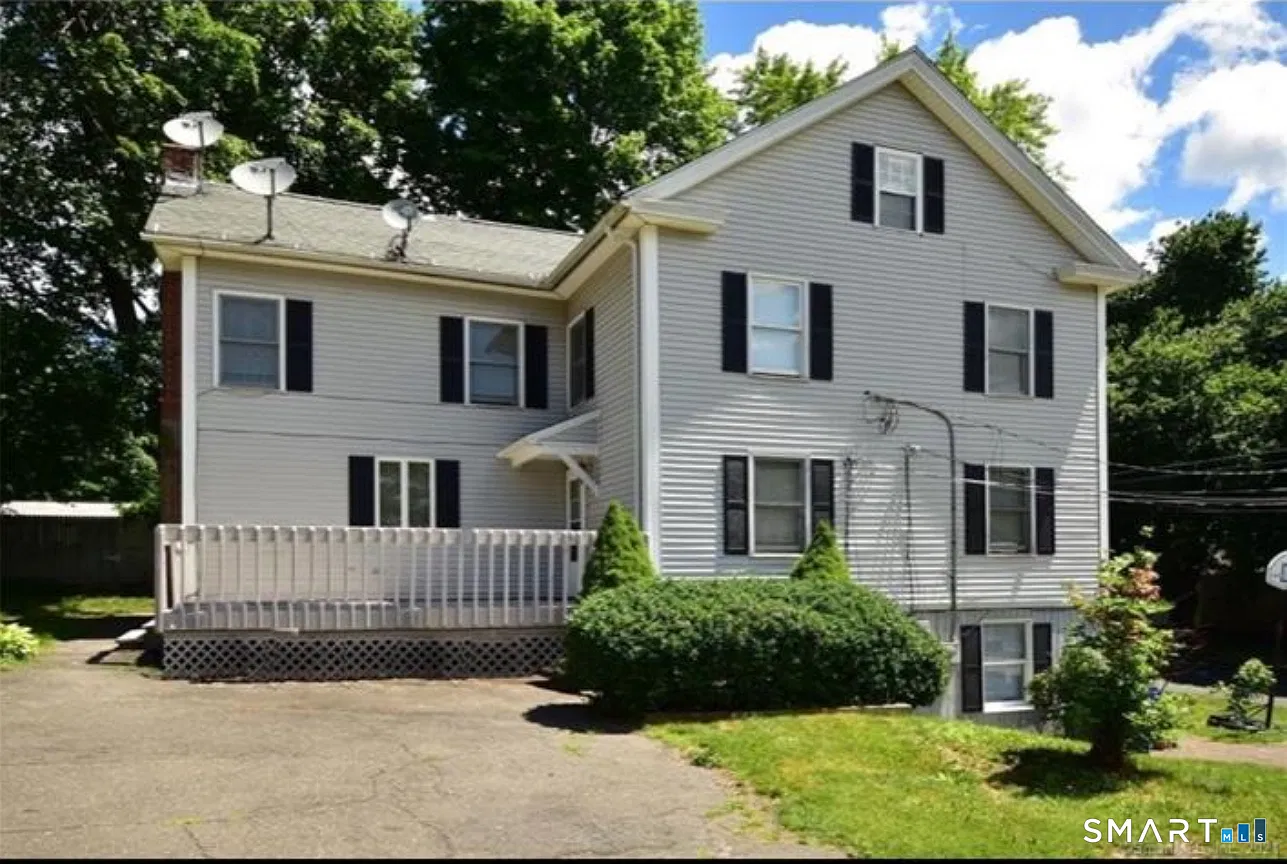 3 bed, 1.5 bath, 1716 sqft, $2,200 — Photo 2