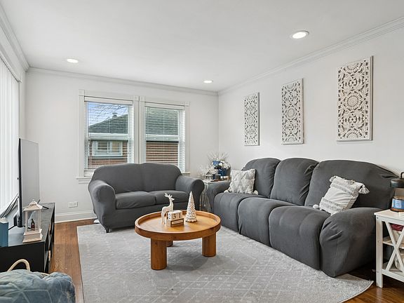 3rd image of 102 S Ashland Ave