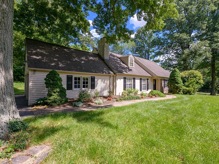 100 Pine Tree Rd — Photo 23