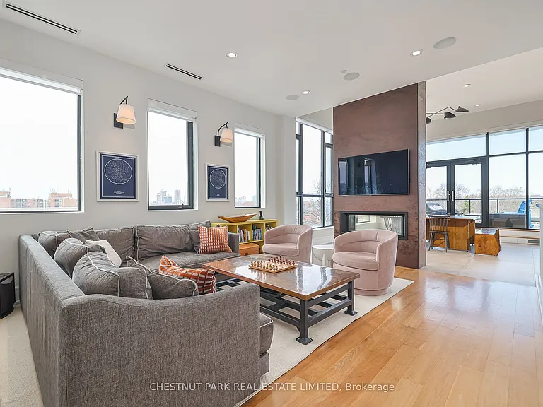 540 College St #Penthouse 2 — Photo 1