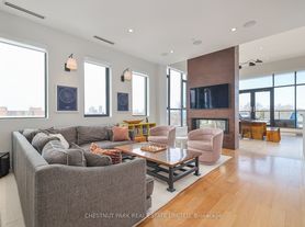 540 College St, Toronto, ON