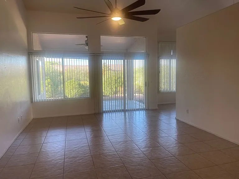 1690 W Wagon Wheel Rd — Photo 3