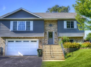 7106 Algonquin Rd, Wonder Lake, IL 60097