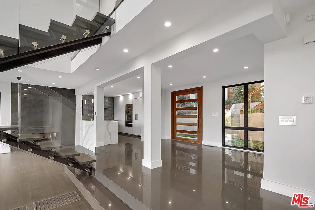 5 bed, 5.0 bath, 3462 sqft, $18,500 — Photo 4