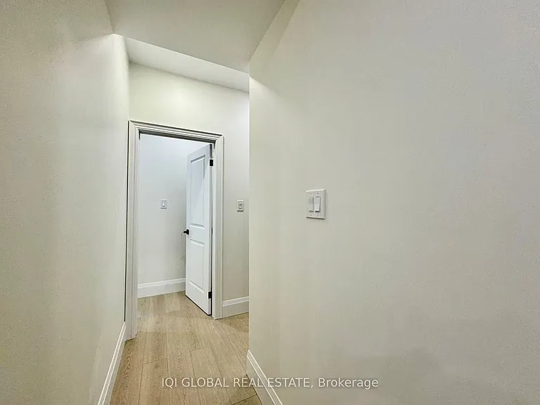 57 Threadneedle Cres — Photo 20