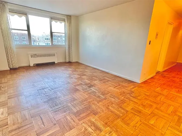 80 Knolls Crescent image 8 of 10