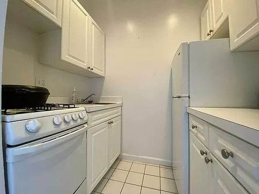 1st image of 1428 York Ave #5SR