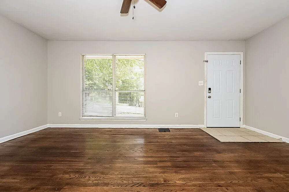 4 bed, 1.0 bath, 1025 sqft, $1,500 — Photo 3