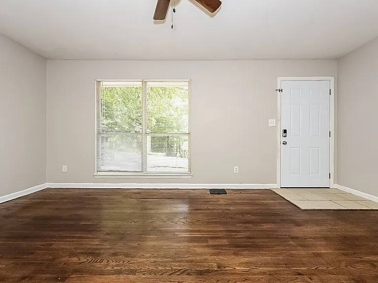 6637 Imperial Dr — Photo 3