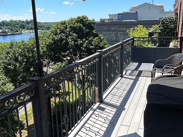 24 Pleasant St APT 1