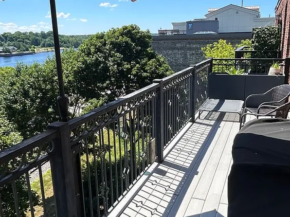 24 Pleasant St APT 1, Bangor, ME 04401