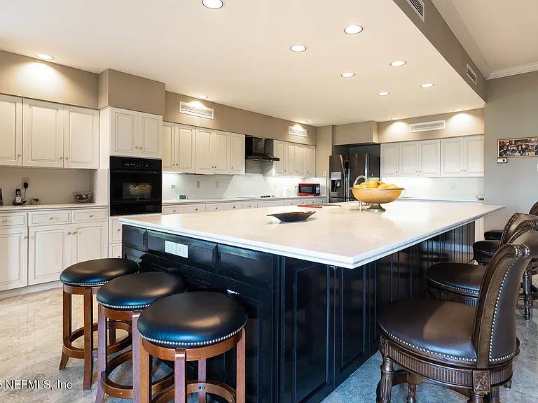 7987 Hollyridge Rd — Photo 42