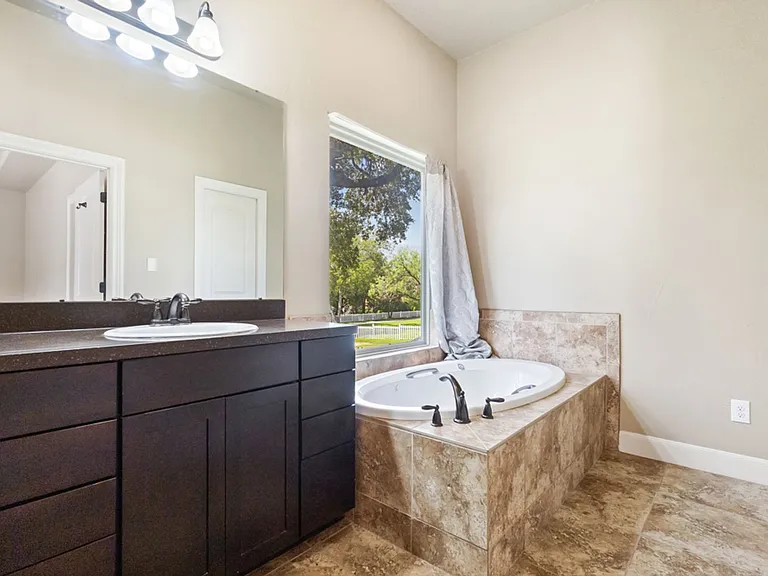 8210 Roy Ln — Photo 16