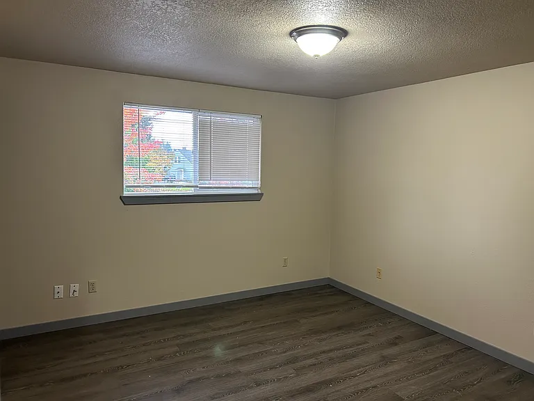 1765 Queen Ave SW — Photo 13