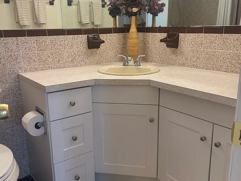 bathroom with tub & shower combo