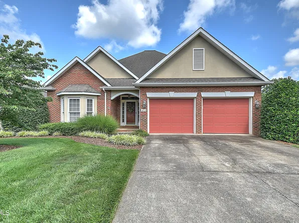 1813 Waters Edge Dr, Johnson City, TN 37604