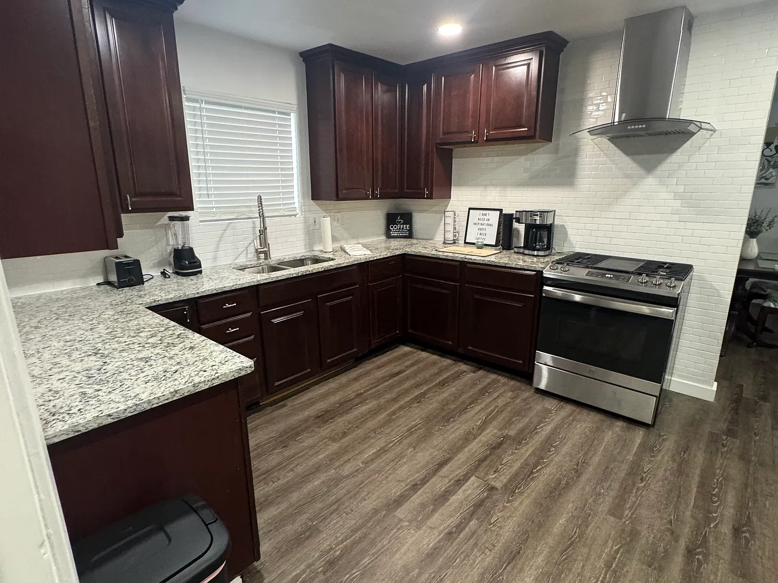 3 bed, 1200 sqft, $4,600 — Photo 2