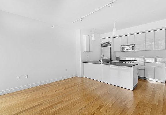 3rd image of 554 W 54th St #22P