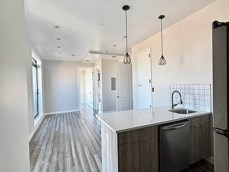 313 52nd St #4R — Photo 4
