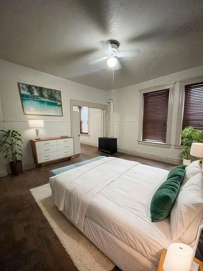 207 Midway Ave — Photo 2