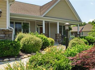 189 Whistlewood Ln, Hendersonville, NC 28739
